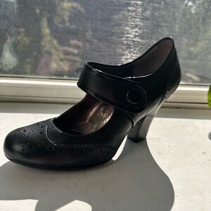 Sofft black clog heels